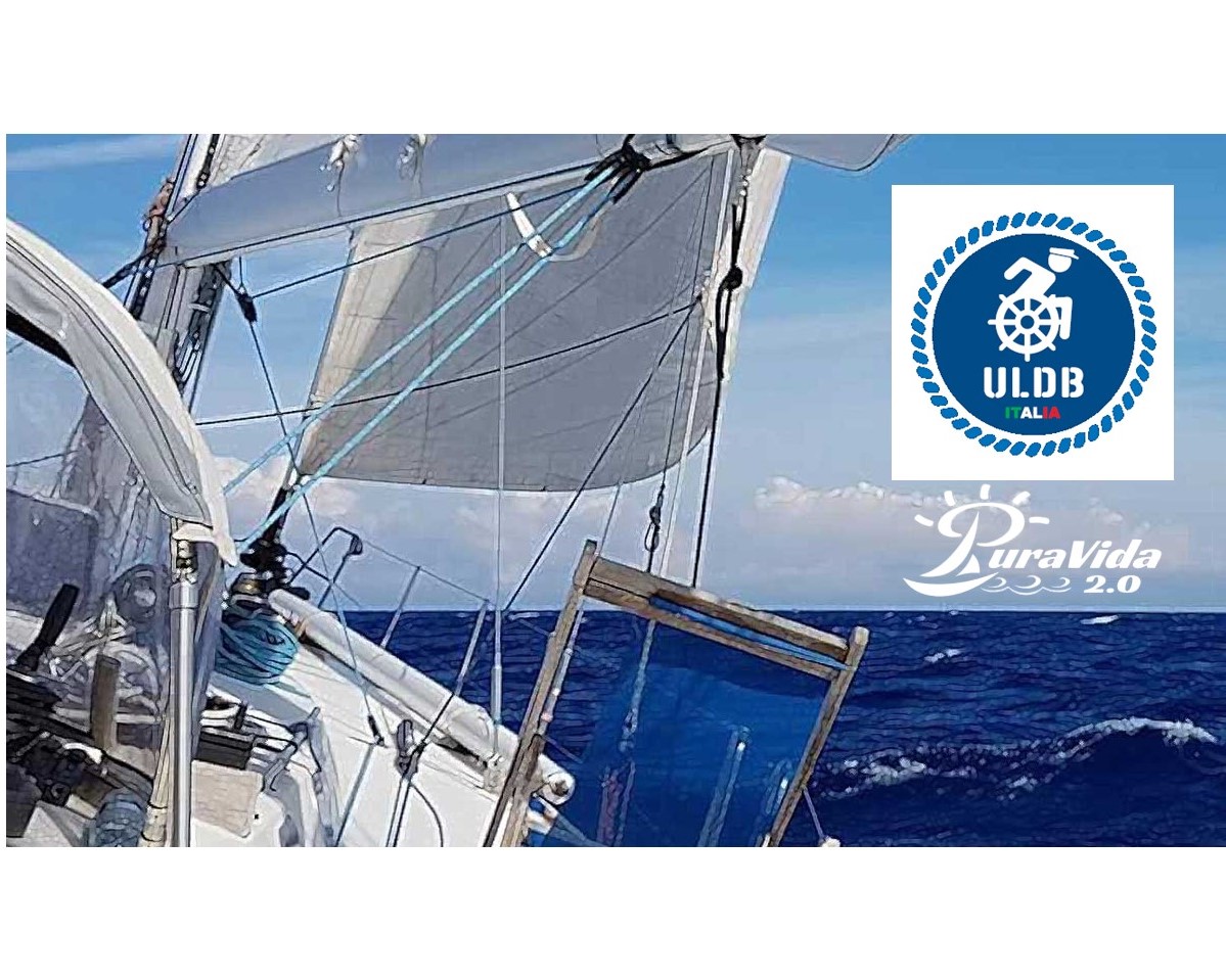 Barca a vela in mare aperto